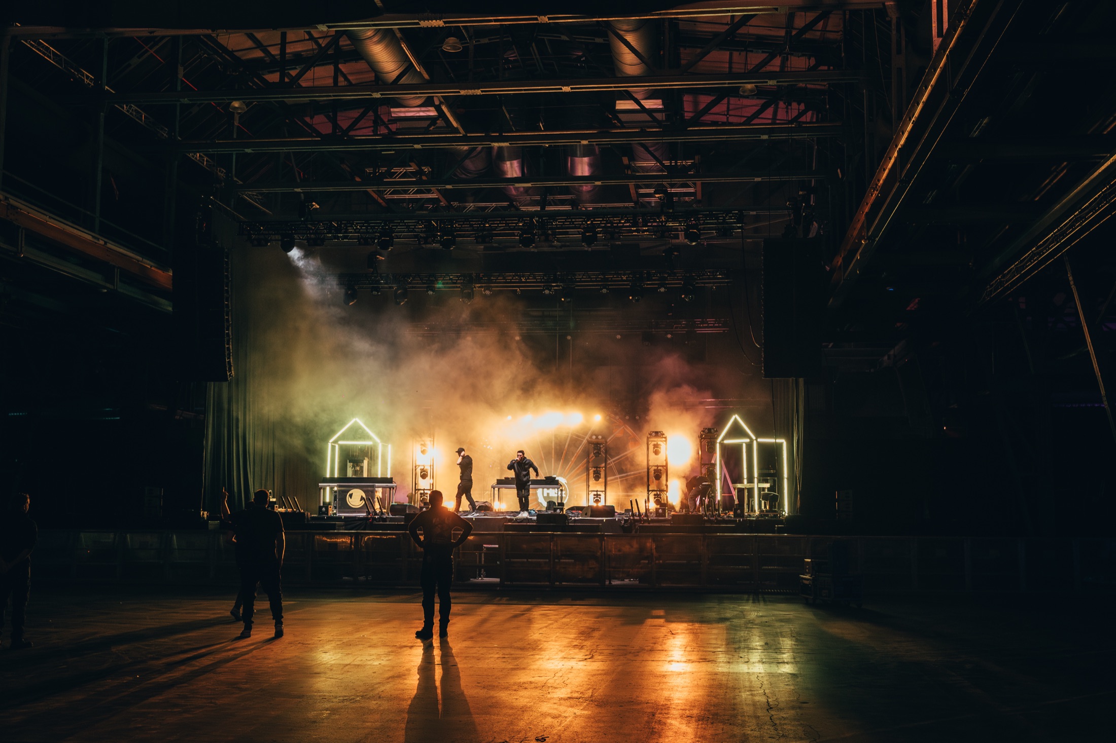 Behind the Scenes vor der Münchner Stadtkulisse